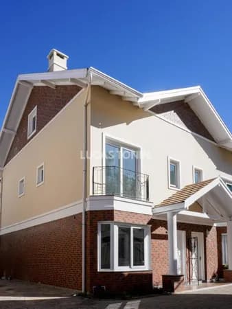 Sobrado Triplex com 2 Suítes 1 Vaga em Condomínio Gramado Oportunidade para Investir