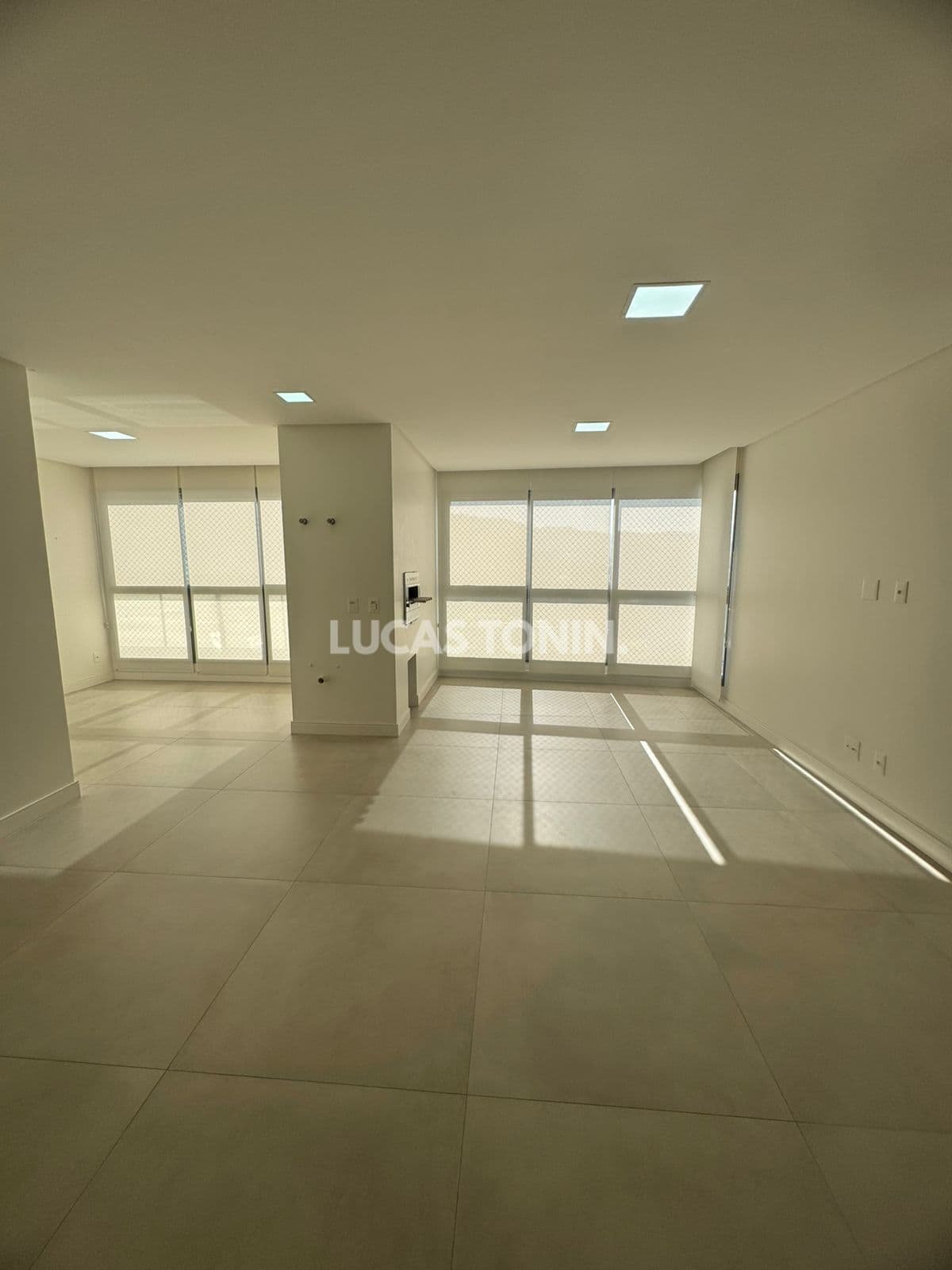 Apartamento Mobiliado 3 Suítes e 2 Vagas Home Square Próximo Mar Balneário Camboriú