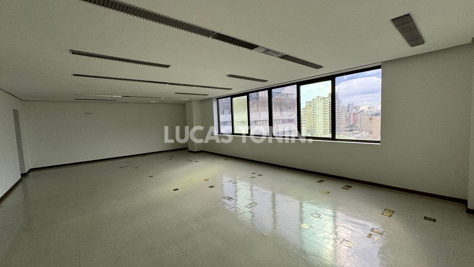 Laje Comercial Edifício Itália com 599m² 8 Vagas Oportunidade para Rentabilidade