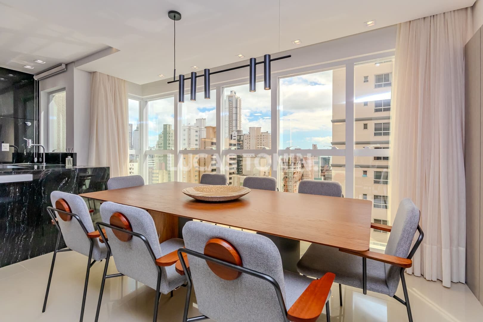 Apartamento Mobiliado 3 Suítes e 3 Vagas Edgar Wegner Quadra Mar Balneário Camboriú