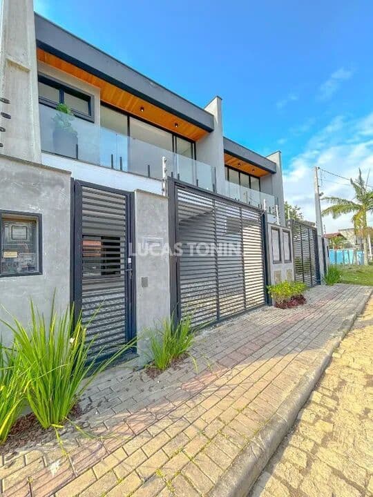 Sobrado Duplex com 3 Suítes Mobiliado Itacolomi Piçarras Proximo do Mar Oportunidade