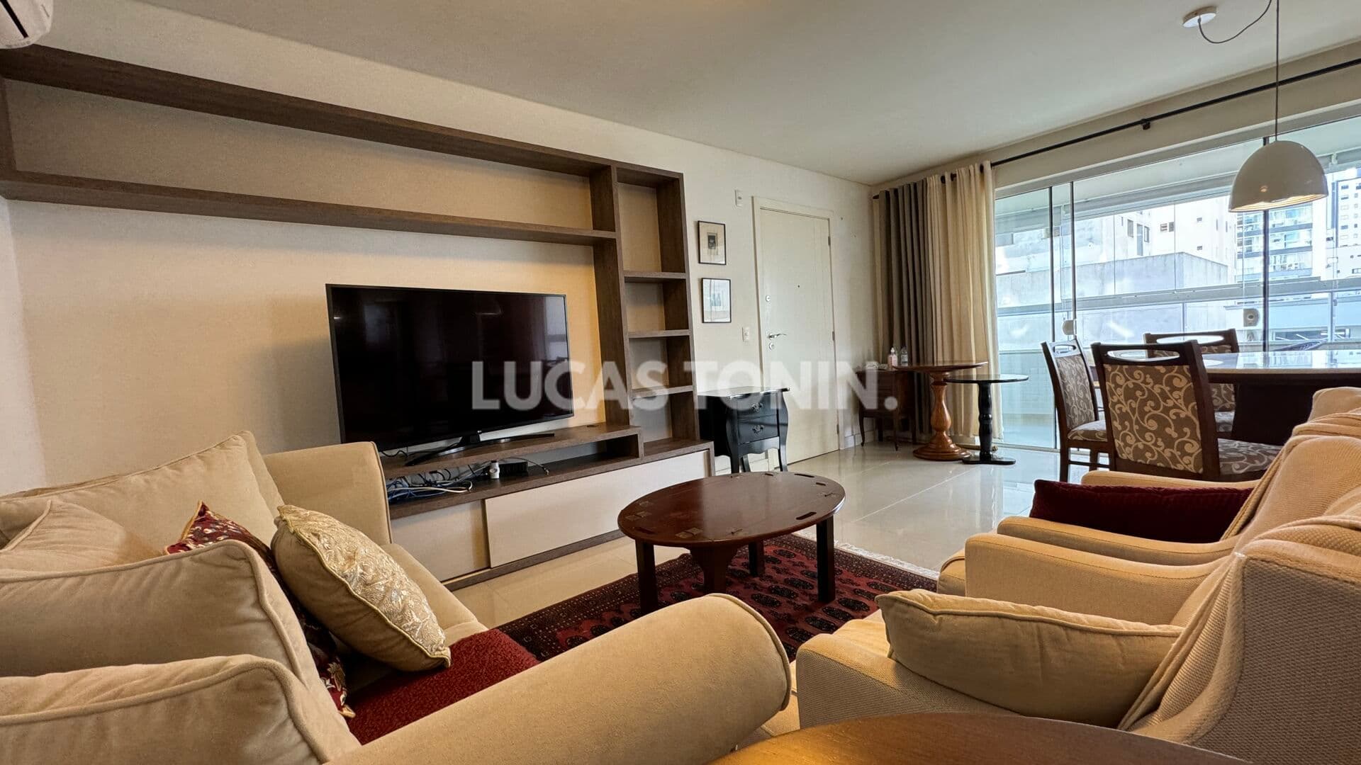 Apartamento no Centro de Balneário Camboriú com 3 Suítes 2 Vagas Mobiliado e Decorado