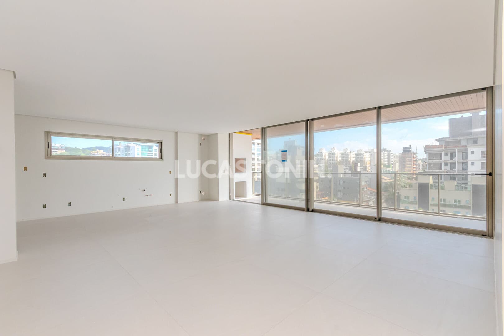 Apartamento 3 Suítes e 3 Vagas Tirreno Frente Mar Praia Brava Itajaí