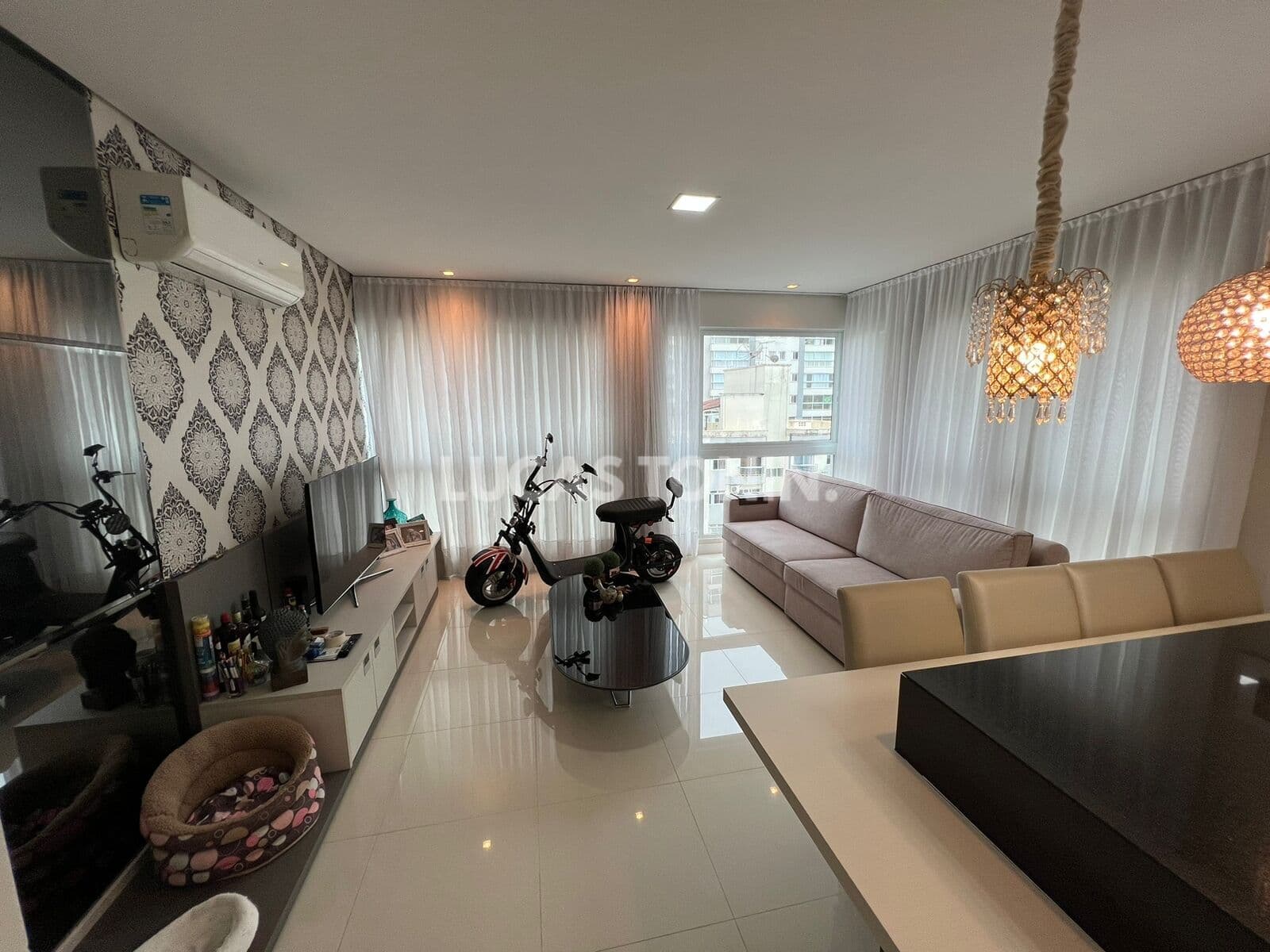 Apartamento Mobiliado 3 Suítes e 2 Vagas Cristal Beach Próximo Mar Balneário Camboriú