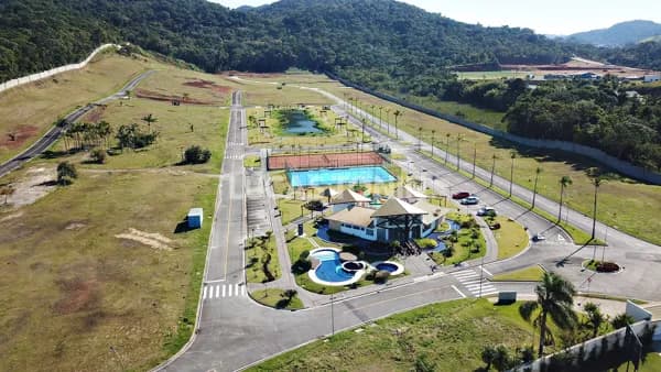 Lote no Parque dos Lagos em Condomínio Fechado Camboriú Oportunidade para Construção