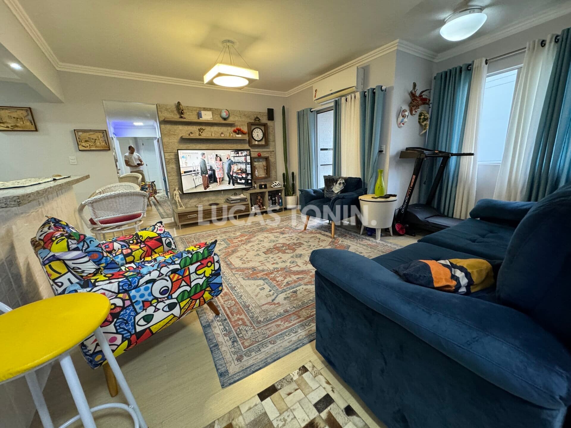 Apartamento Mobiliado com Sacada e Churrasqueira 2 Quartos 1 Vaga Centro Balneário Camboriú