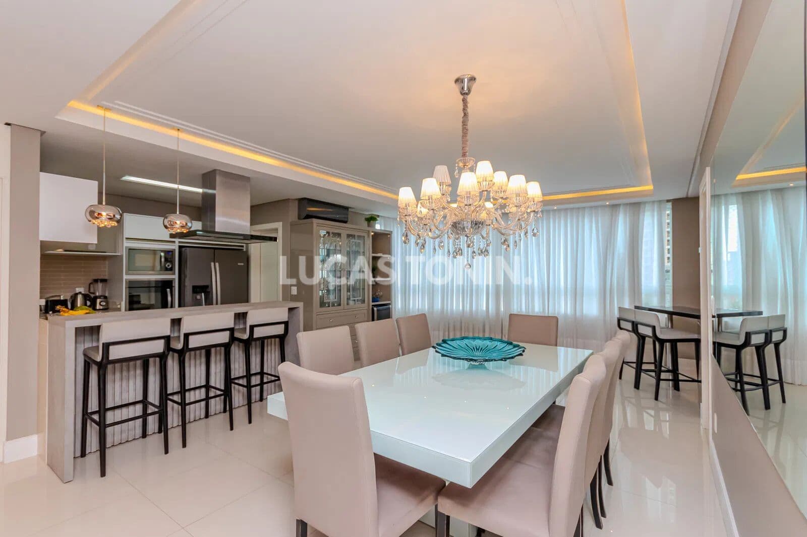 Apartamento Mobiliado 3 Suítes e 2 Vagas Ville France Próximo Mar Balneário Camboriú