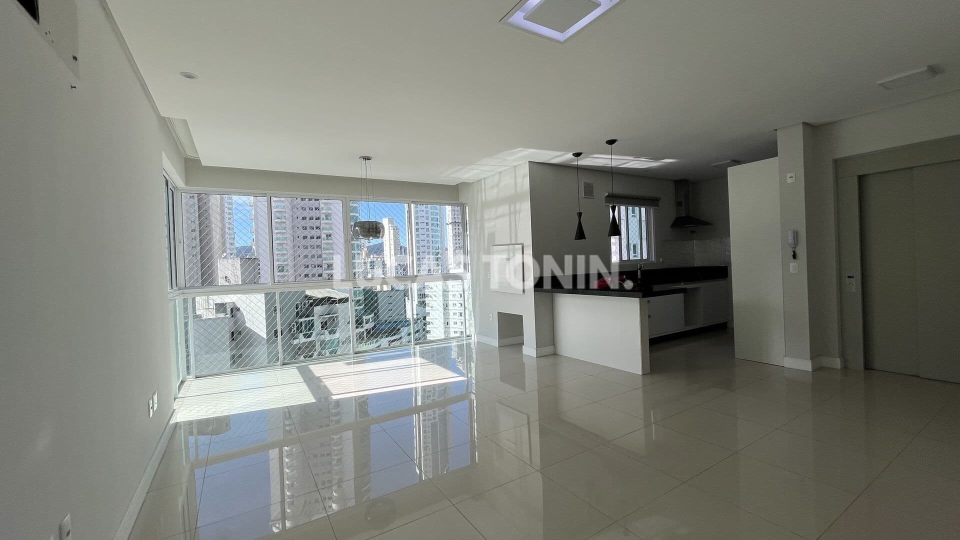 Apartamento 3 Suítes e 2 Vagas Hermosa Beach Quadra Mar Balneário Camboriú
