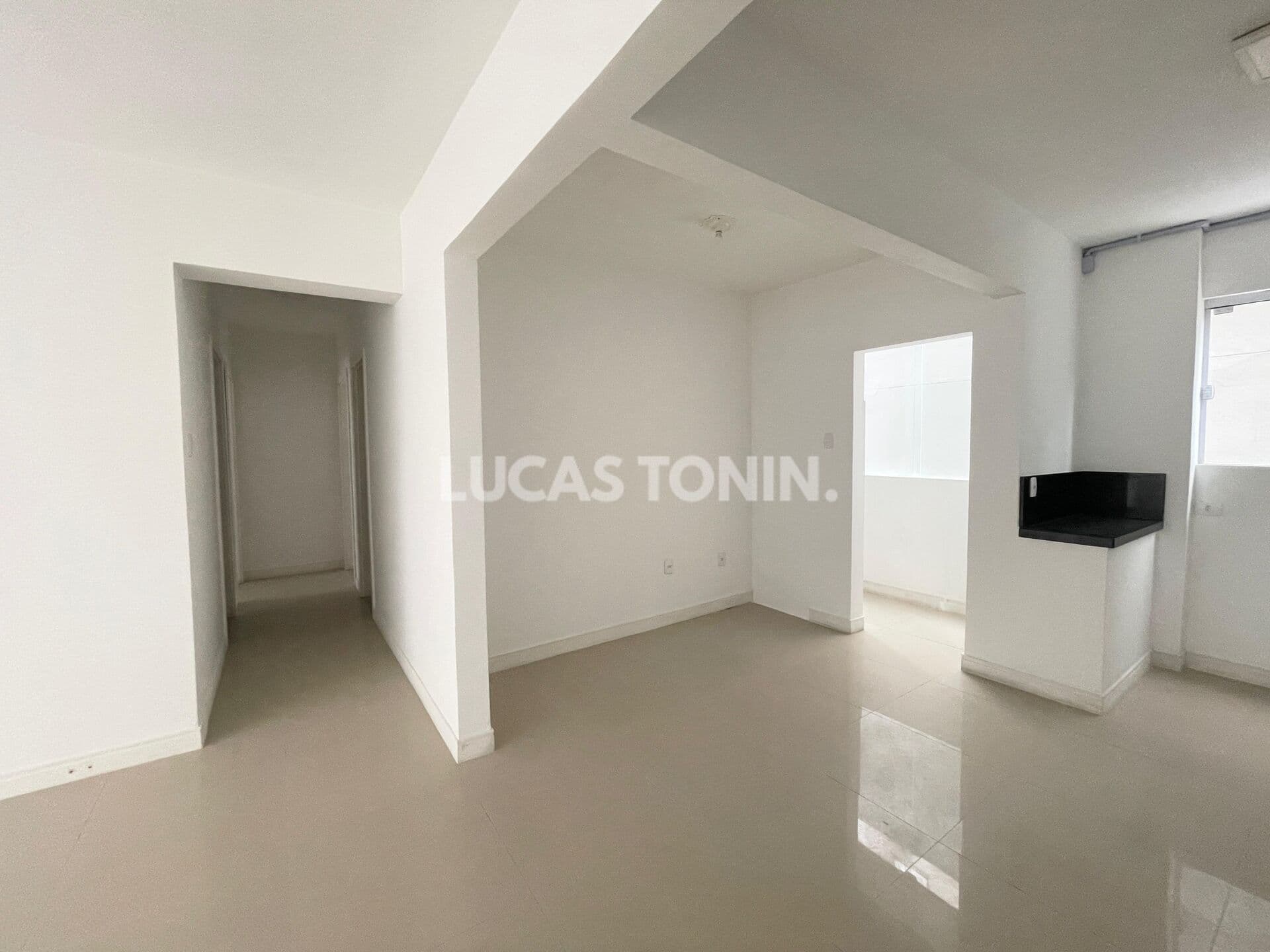 Apartamento para Locação Anual no Mariner Frente Mar com 3 Quartos sendo 1 Suíte e 1 Vaga