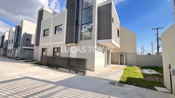 Sobrado na Rodolfo Bernadelli Uberaba com 3 Quartos sendo 1 Suíte 1 Vaga Churrasqueira
