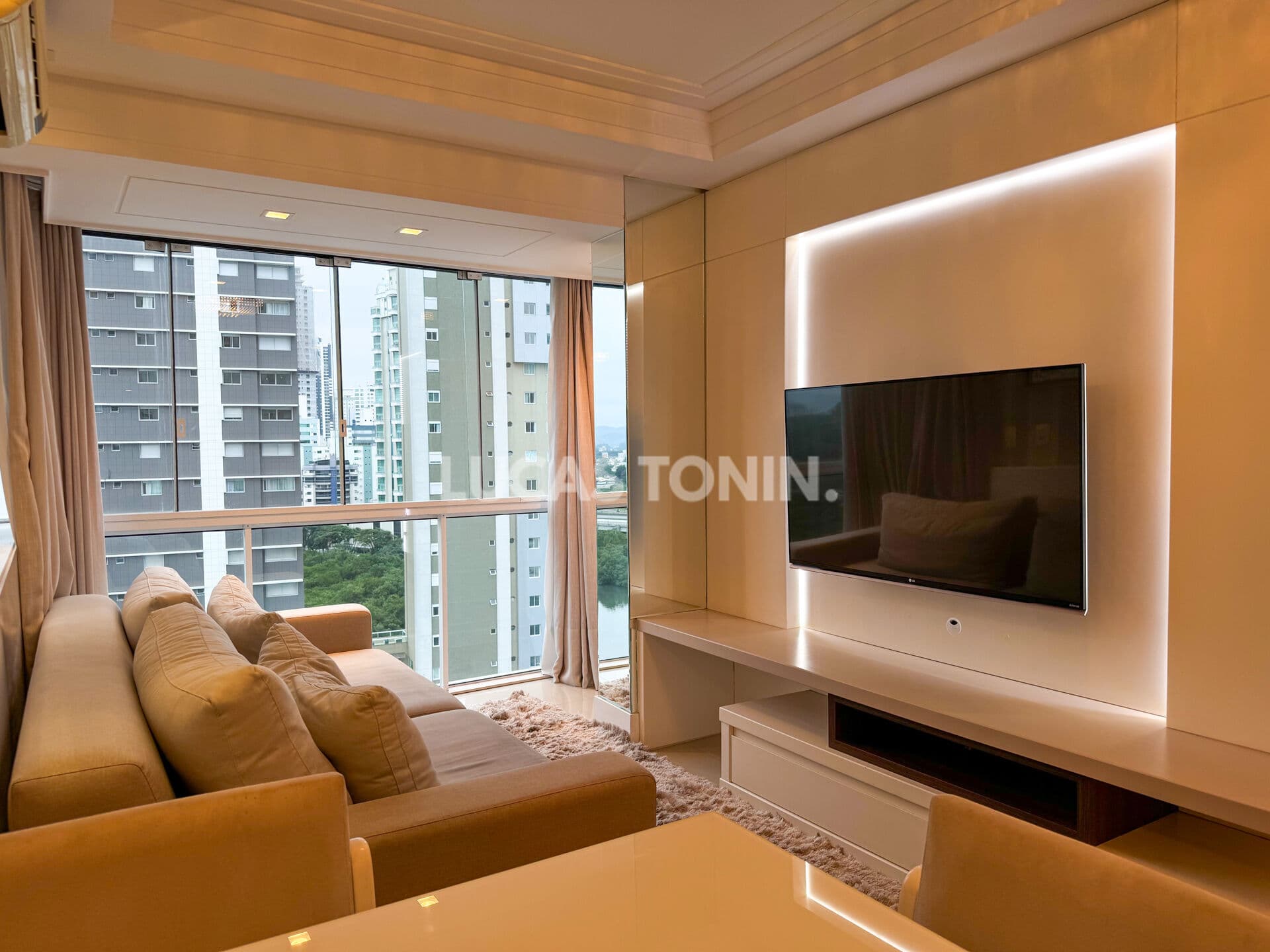 Apartamento Mobiliado 2 Quartos Sendo 1 Suíte Quadra Mar Balneário Camboriú