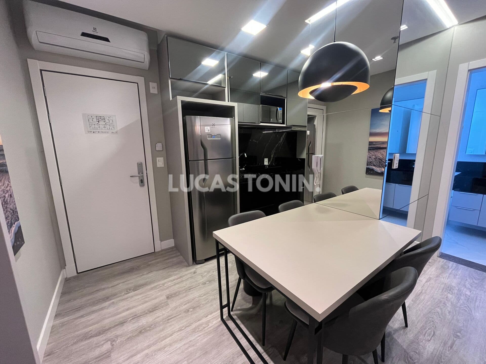 Apartamento Mobiliado 1 Suítes e 1 Vaga Meia Praia Quadra Mar Itapema