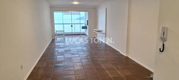 Apartamento Frente Mar no Paraíso com 4 Quartos sendo 2 Suítes Semi Mobiliado Locação Anual