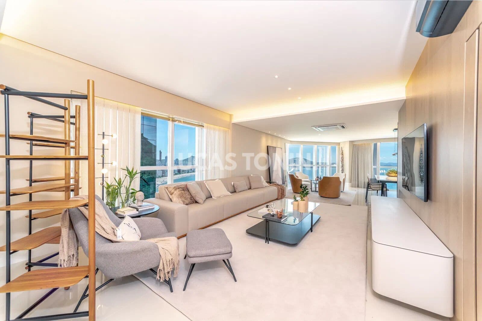 Apartamento Decorado 4 suítes e 4 Vagas Frente Mar Ibiza Tower Balneário Camboriú