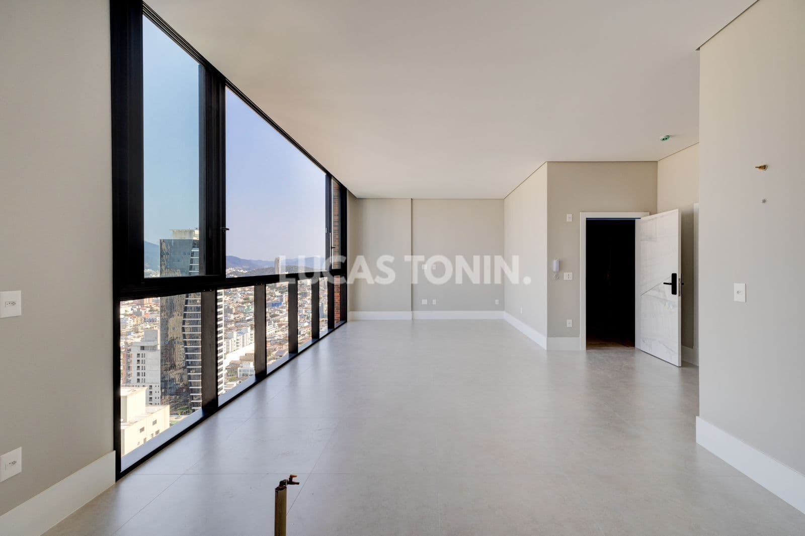 Apartamento 4 Quartos sendo 2 Suítes Soho Village Próximo Mar Balneário Camboriú