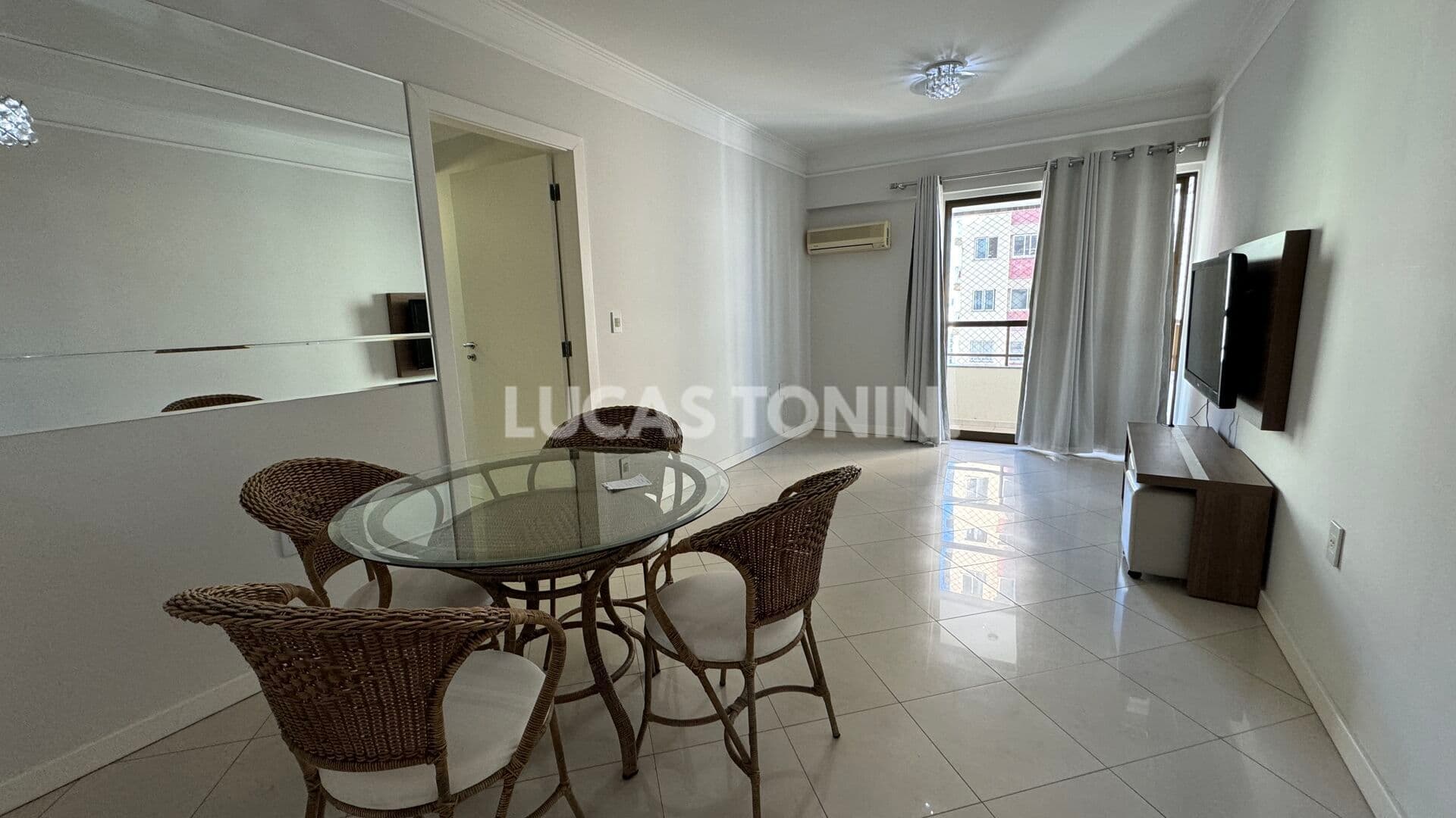 Apartamento no Hotel Costa Sul Centro com 2 Quartos sendo 1 Suíte 1 Vaga Semi Mobiliado Oportunidade