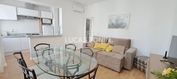 Apartamento Mobiliado na Avenida Brasil Quadra Mar Com 2 Quartos e 1 Vaga Balneário Camboriú