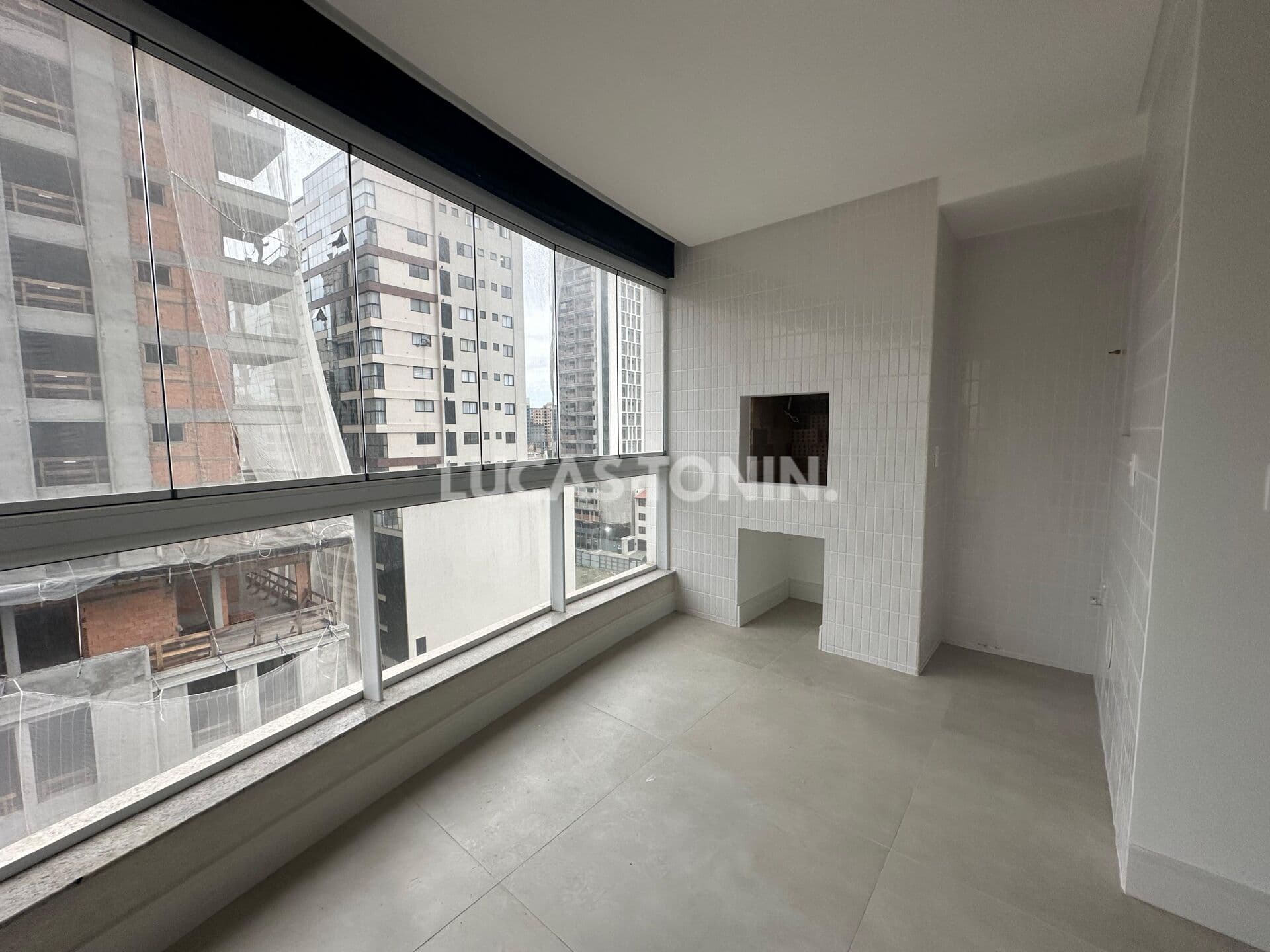 Apartamento 3 Suítes e 2 Vagas Plenniluni Quadra Mar Meia Praia Itapema