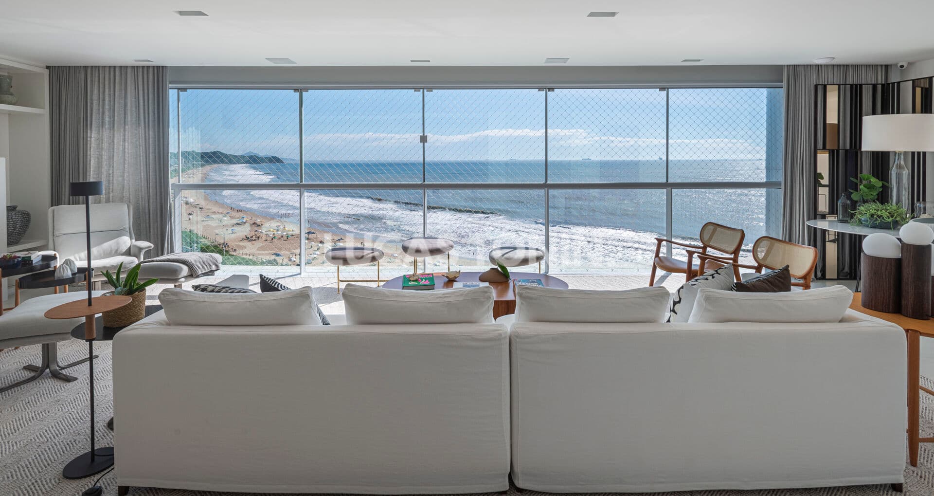 Cobertura Duplex 4 Quartos Sendo 2 Suítes Mirage Frente Mar Praia dos Amores Balneário Camboriú