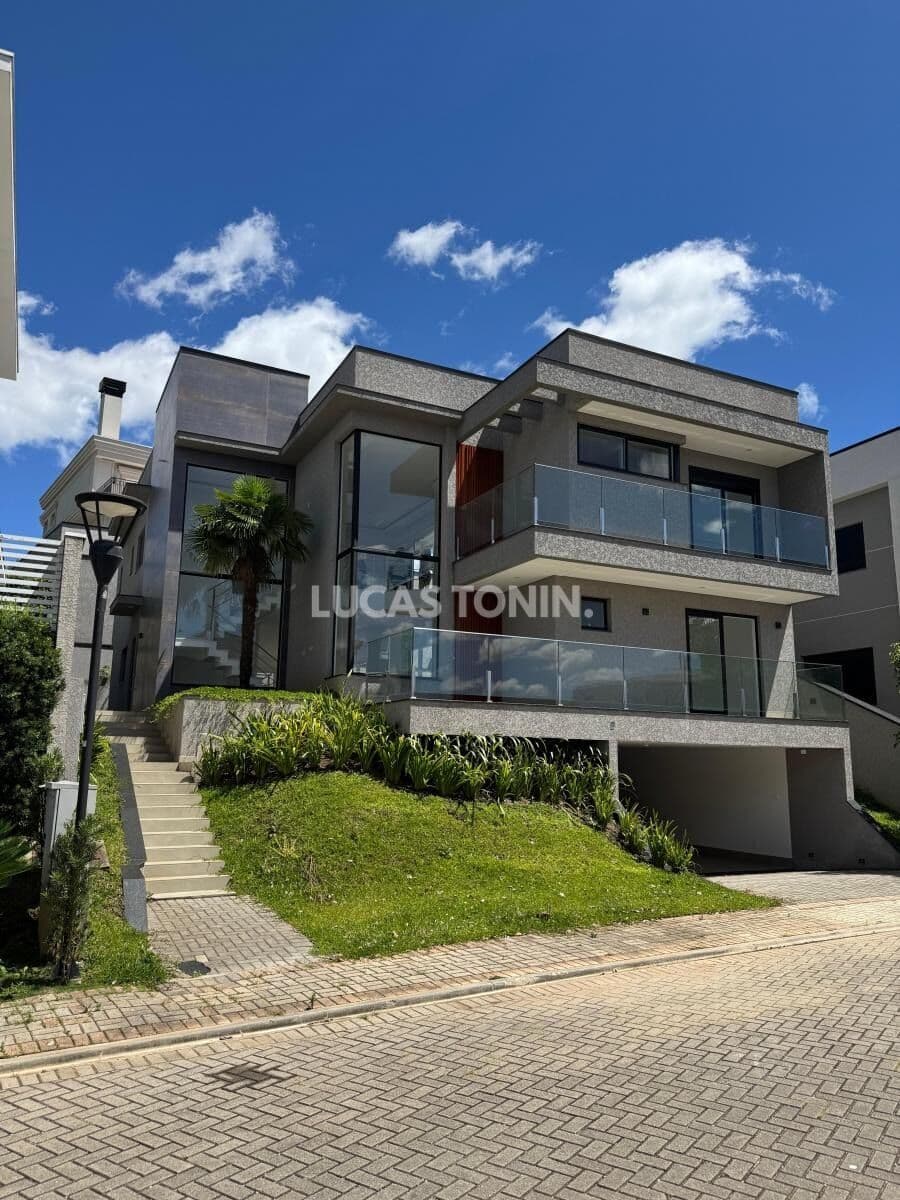 Casa Triplex com 4 Suítes e 6 Vagas Barigui Park Royale Curitiba
