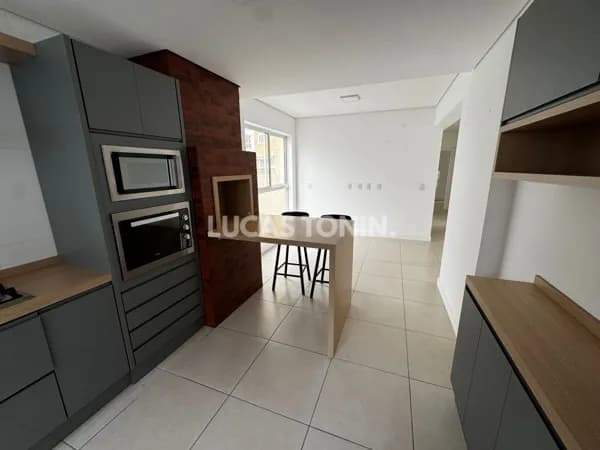 Apartamento Semi Mobiliado Kodor Centro de Balneário com 2 Suítes 1 Vaga Oportunidade Balneário