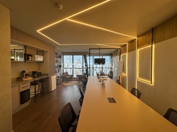 Sala Comercial Benvenutti Business Mobiliada e Decorada Pronta para Uso Balneário Camboriú