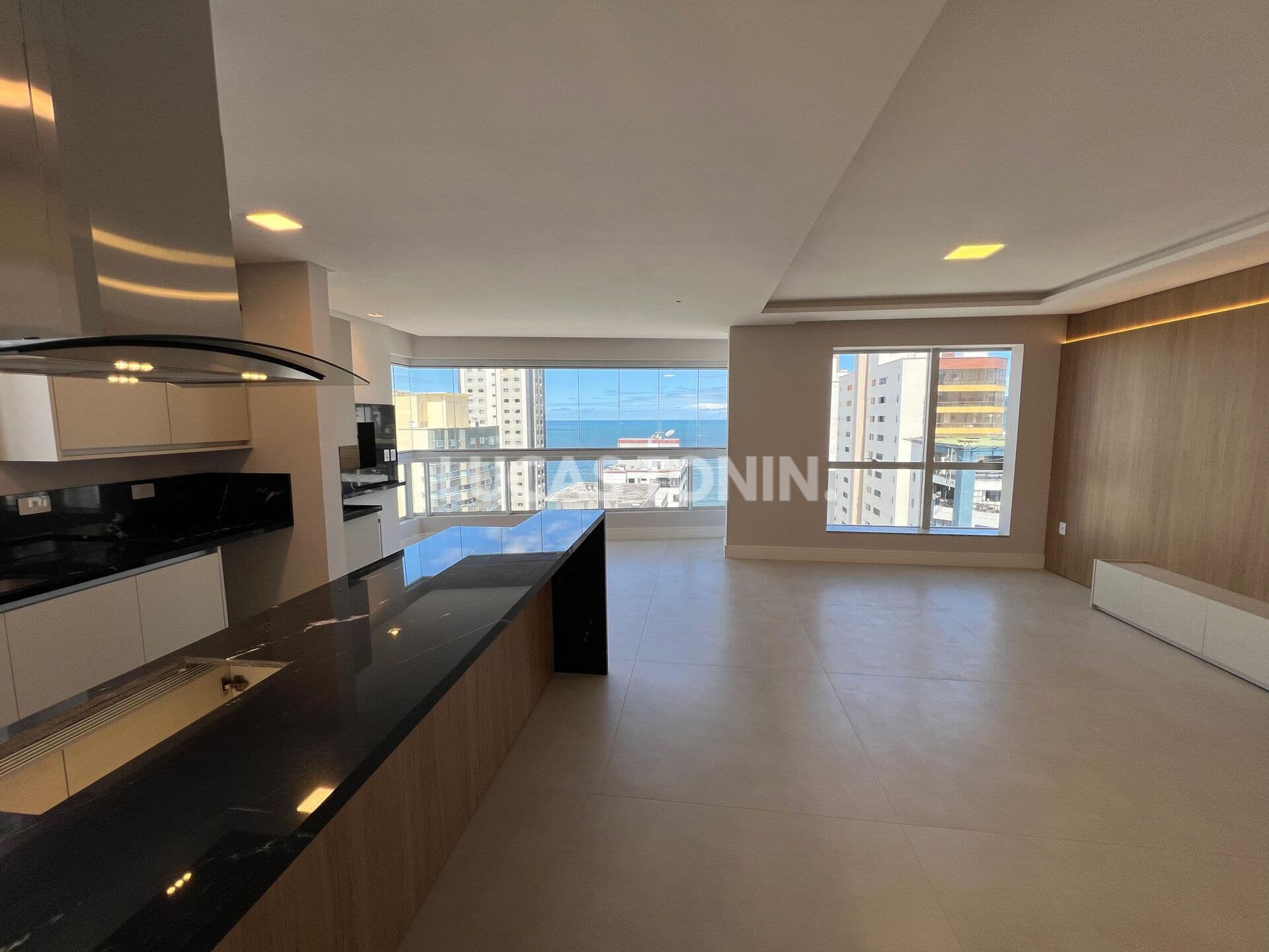 Apartamento Olimpia Quadra Mar Avenida Brasil com 4 Suítes 3 Vagas Andar Alto Balneário Camboriú