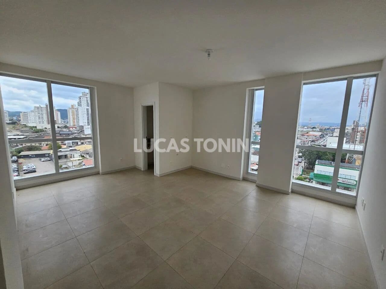 Sala Comercial Nova Mobiliado no Centro de Palhoça Hogar Corporate