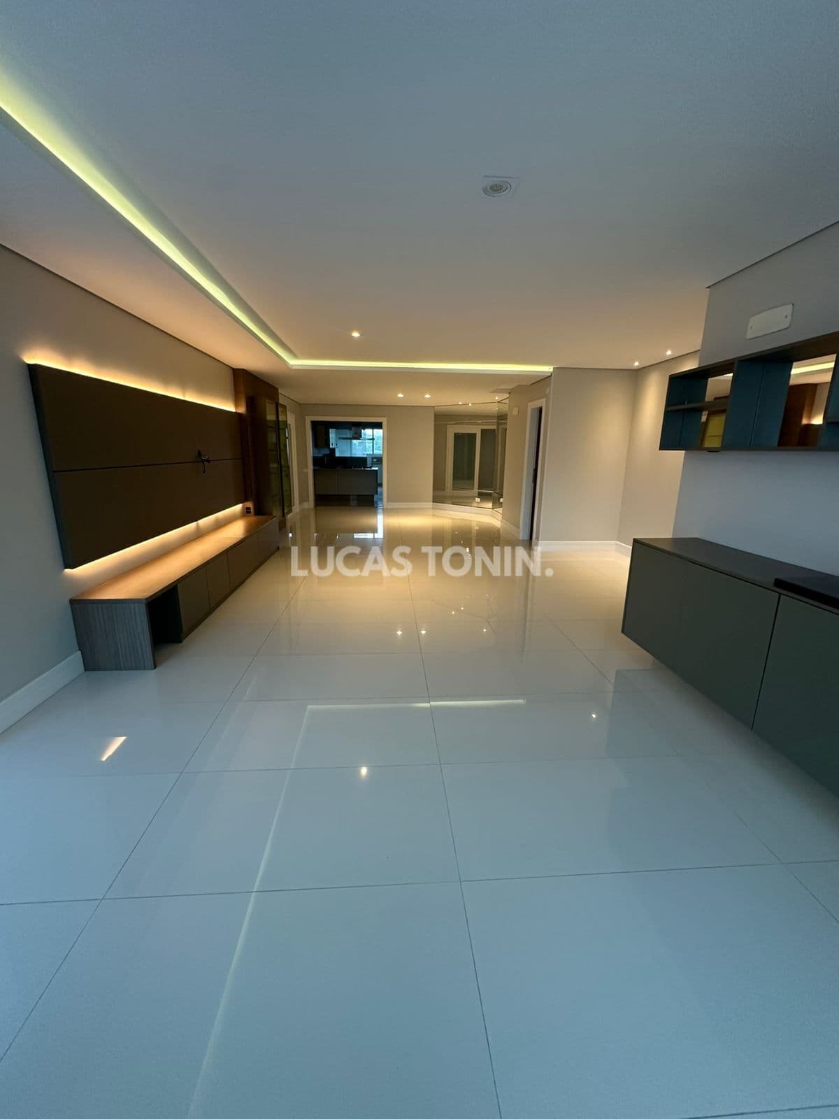 Apartamento Semi Mobiliado 4 Suítes e 4 Vagas Brava Home Quadra Mar Praia Brava Itajaí