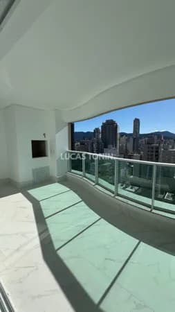 Apartamento 4 Suítes e 3 Vagas Belíssimo Quadra Mar Meia Praia Itapema