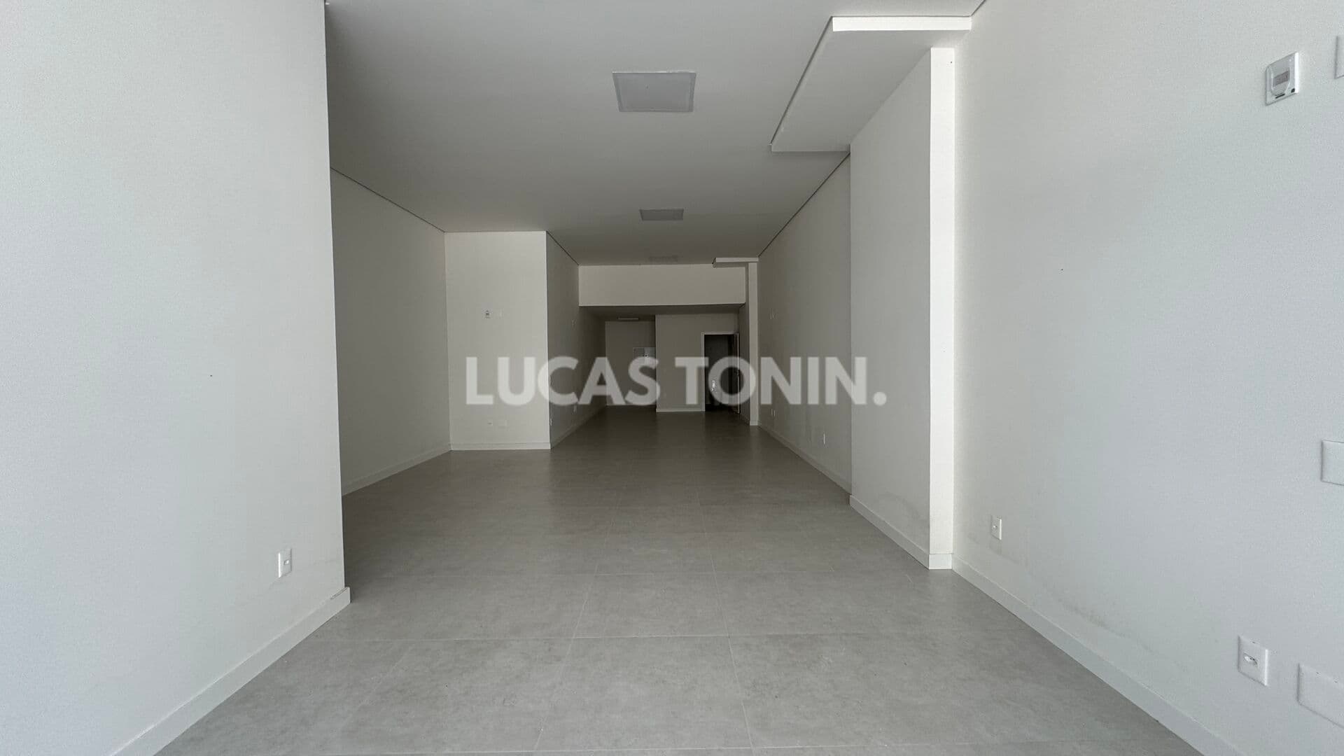 Sala Comercial no Centro Soho Village com 1 Banheiro Cozinha Oportunidade Balneário Camboriú
