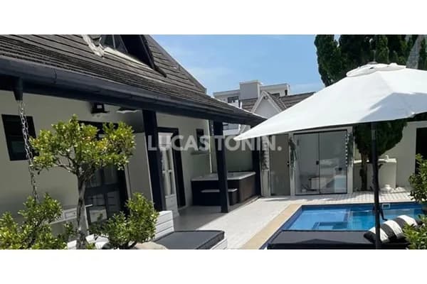 Casa com 3 Suítes na Barra 2 Vagas Mobiliada Decorada Piscina Oportunidade Balneário Camboriú
