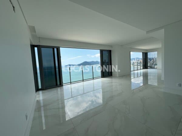 Apartamento no Splendido Frente Mar em Balneário Camboriú com 5 Suítes e 4 Vagas