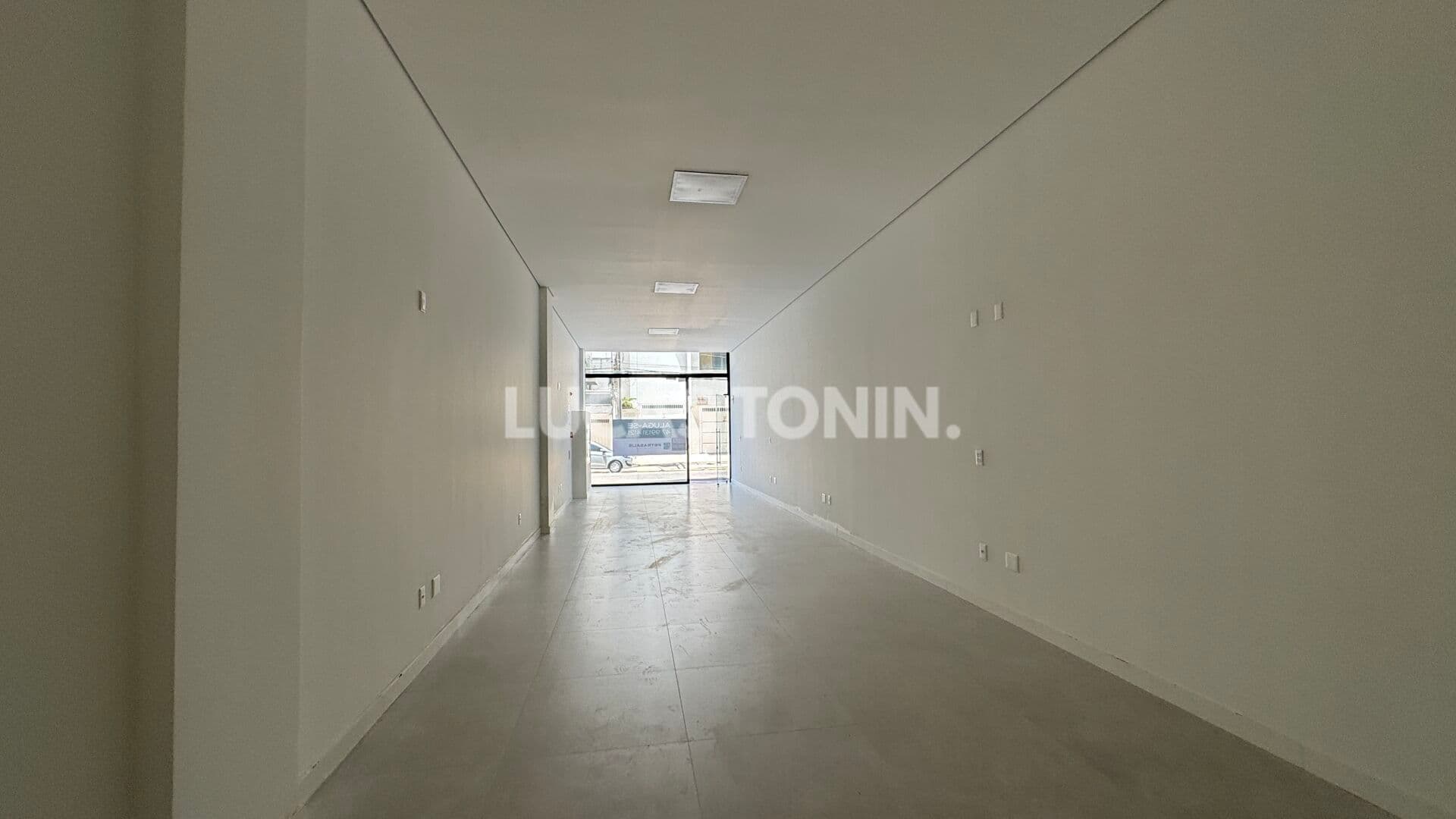 Sala Comercial no Centro Soho Village com 1 Banheiro Cozinha Oportunidade Balneário Camboriú