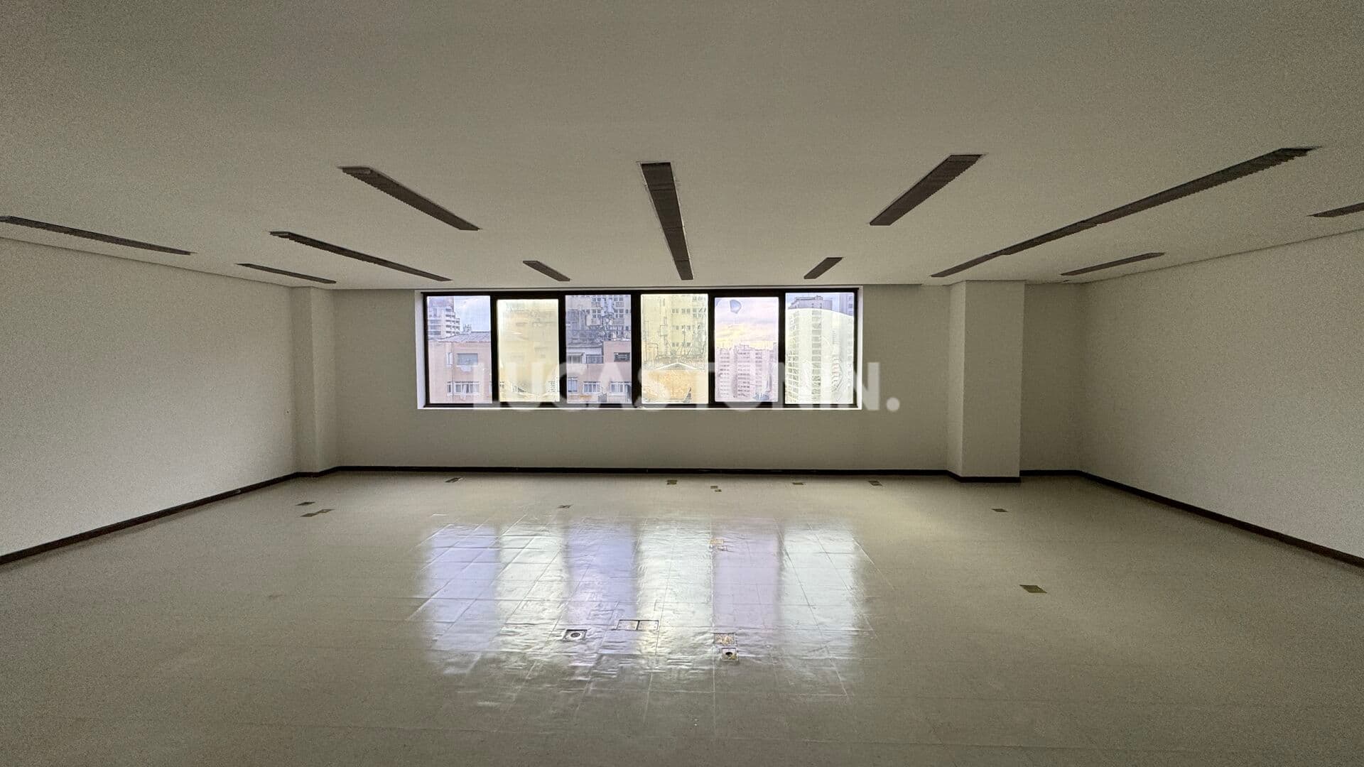 Laje Comercial Edifício Itália com 599m² 8 Vagas Oportunidade para Rentabilidade