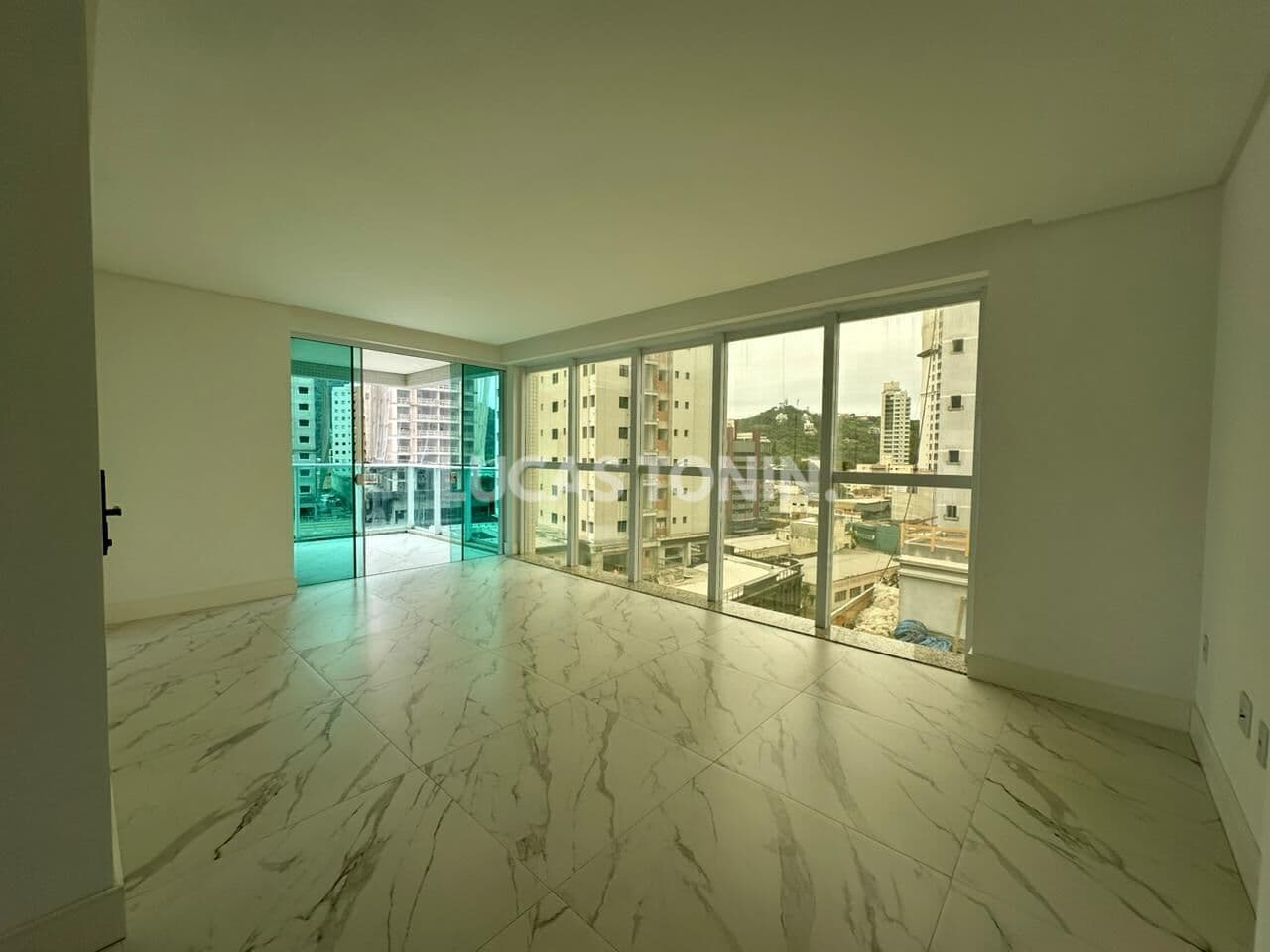 Apartamento 3 Suítes e 2 Vagas Alice Quadra Mar Centro de Itapema