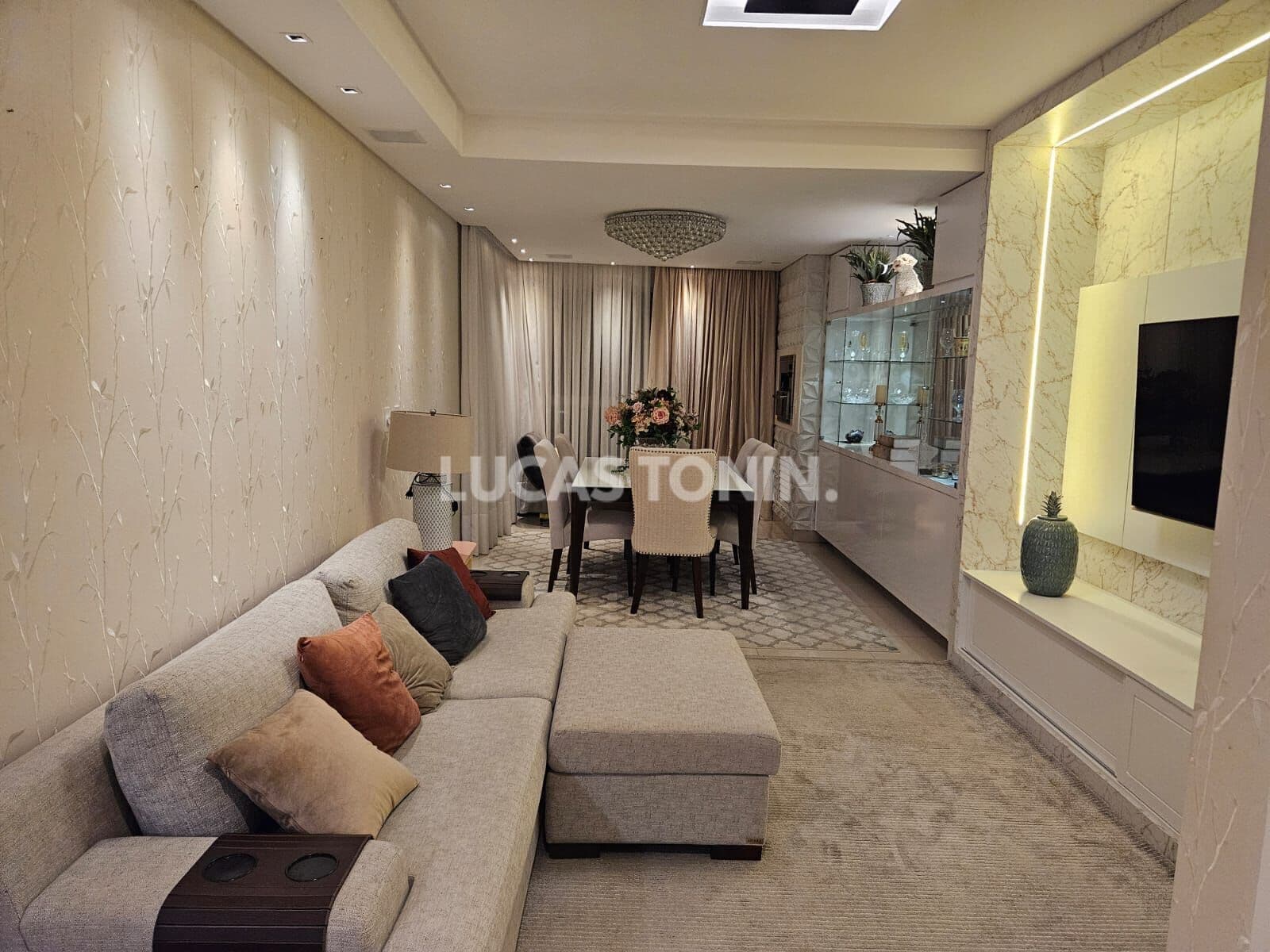 Apartamento Mobiliado no Imperio das Ondas Barra Norte com 2 Suítes e 2 Demi 6 Vagas Oportunidade