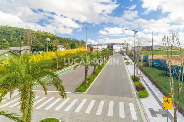 Lote em Condomínio com 300m² Condomínio Colinas de Camboriú