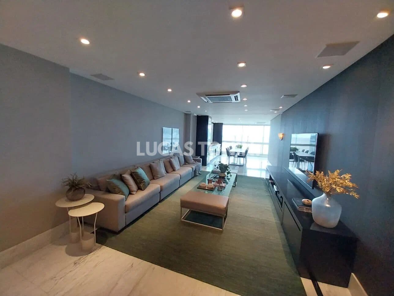 Apartamento 3 Suítes e 4 Vagas Metrópolis Frente Mar Balneário Camboriú