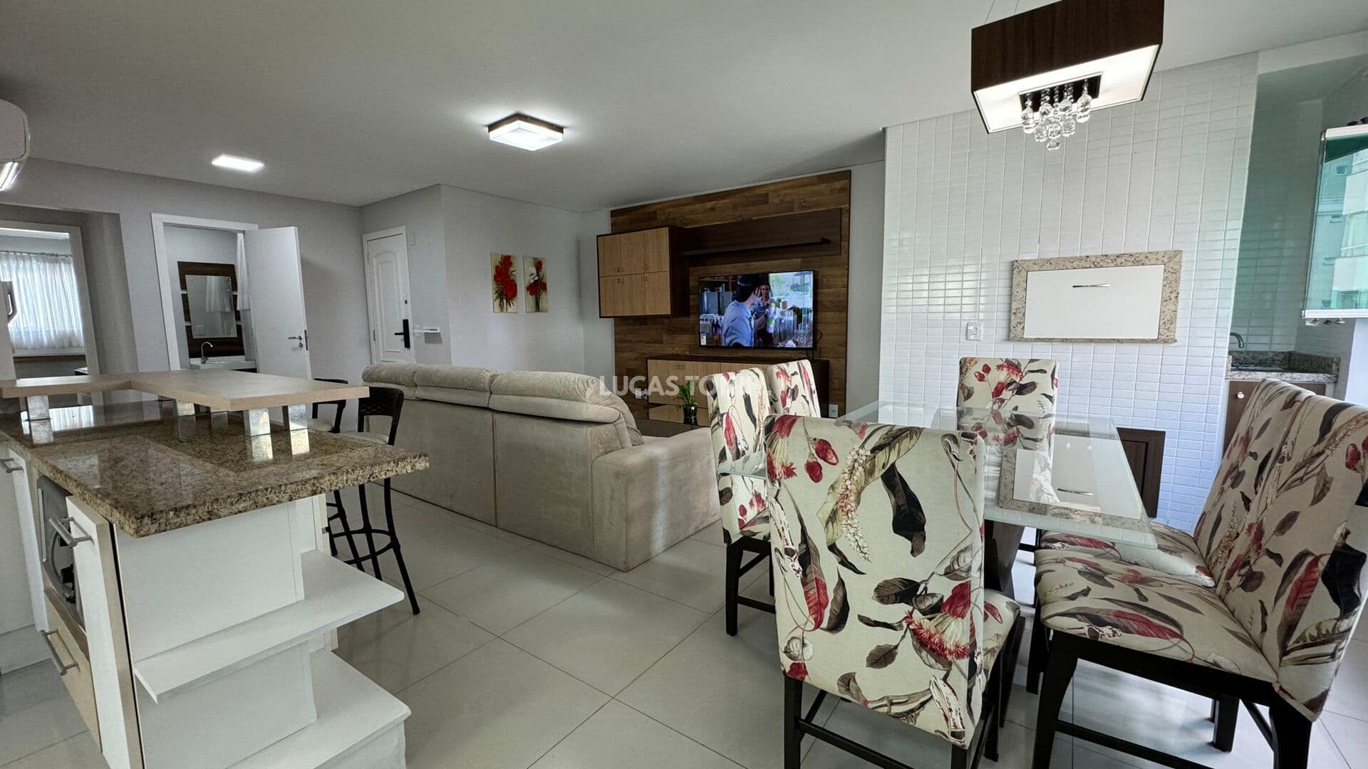 Apartamento Centro de Balneário Mobiliado e Equipado com 3 Suítes 2 Vagas Oportunidade