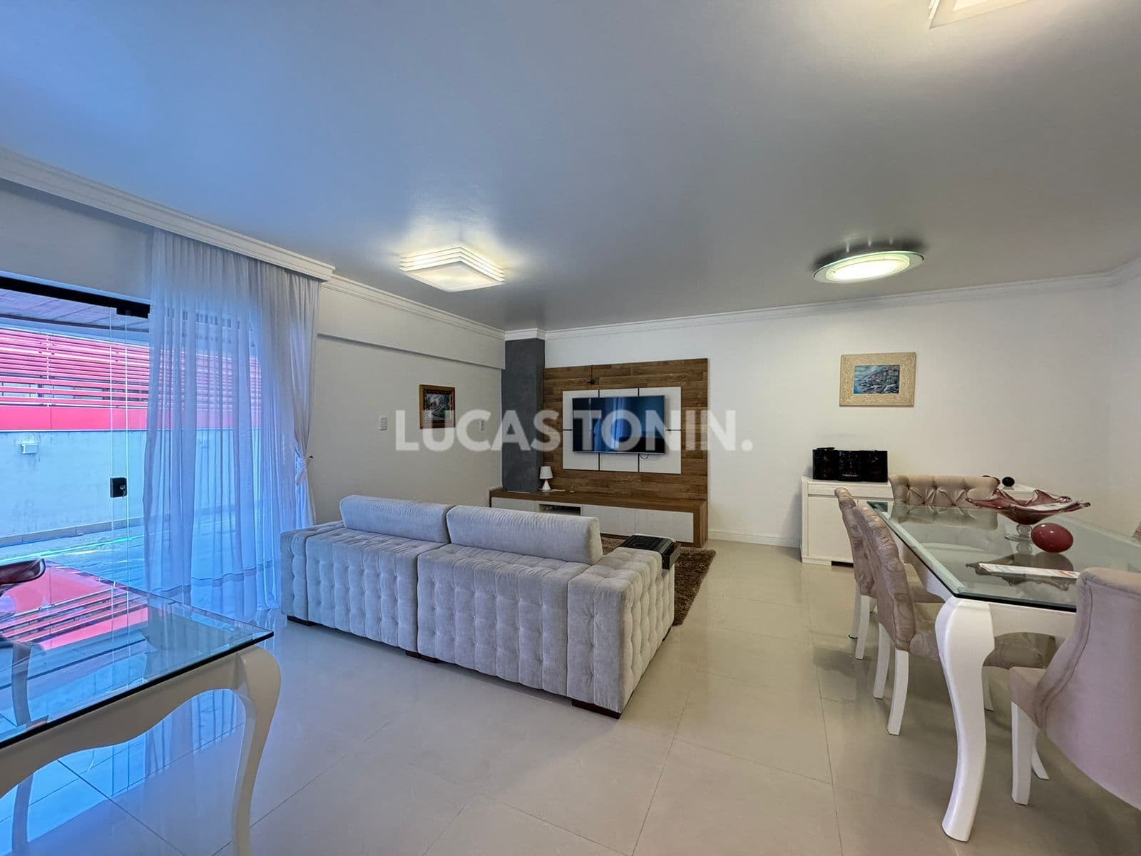 Apartamento Diferenciado com 3 Quartos sendo 1 Suite 1 Vaga Quadra Mar Locação Anual
