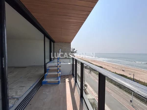Apartamento Frente mar na Praia Brava Sunrise com 3 Suítes 2 Vagas Piscina Itajaí