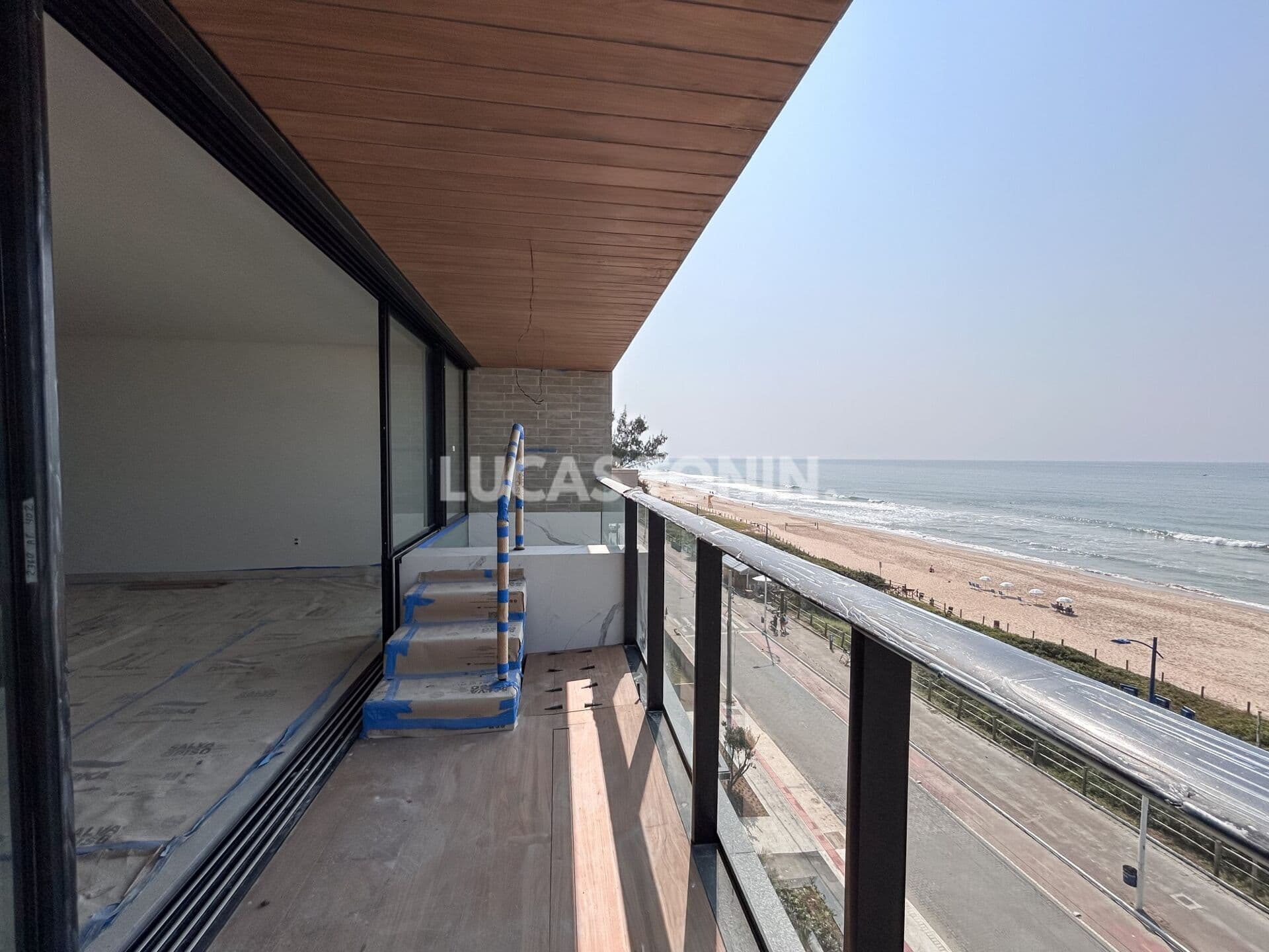 Apartamento Frente mar na Praia Brava Sunrise com 3 Suítes 2 Vagas Piscina Itajaí