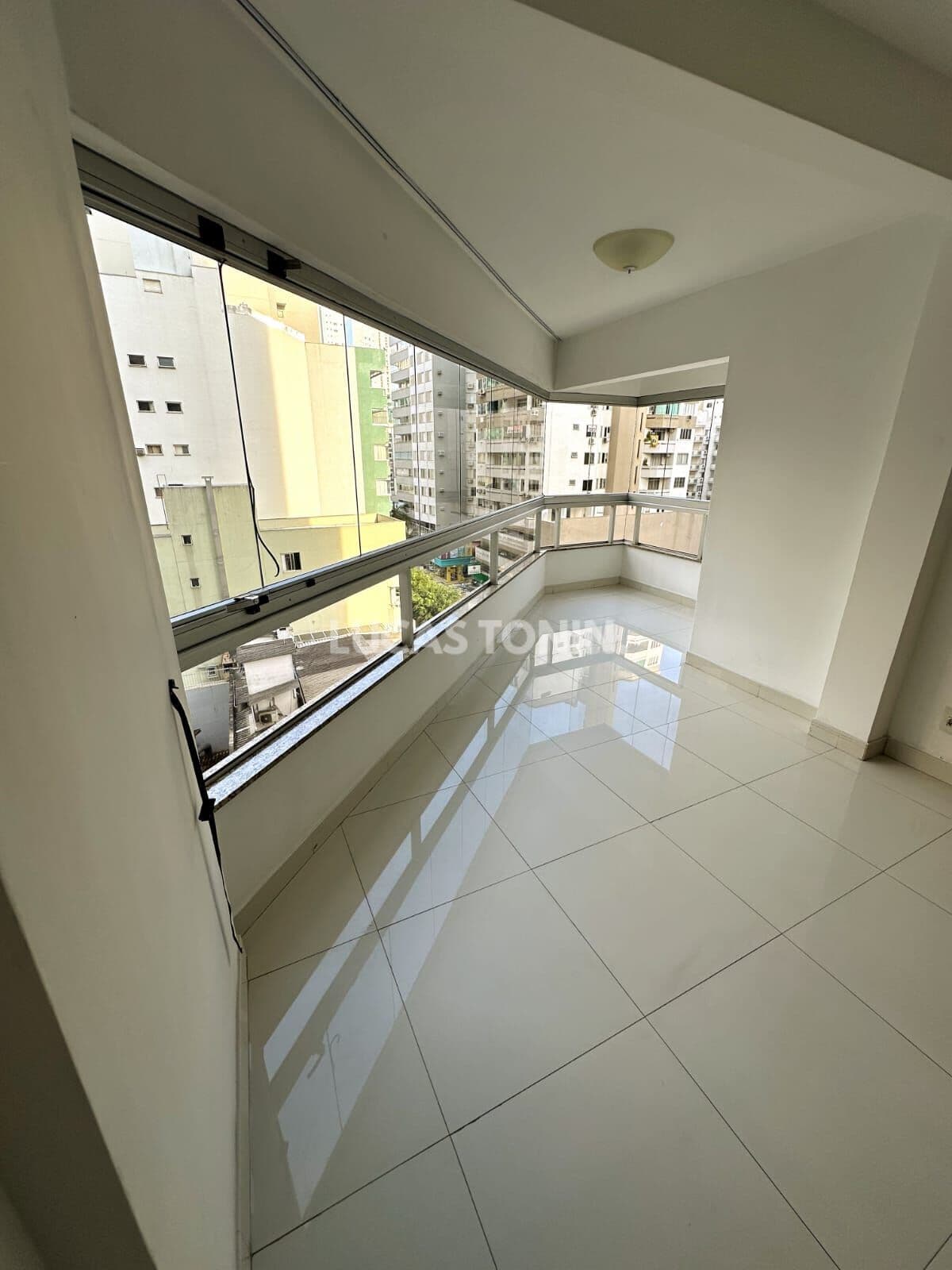 Apartamento com 2 Suítes e 1 Demi 2 Vagas Cepar Quadra Mar Balneário Camboriú