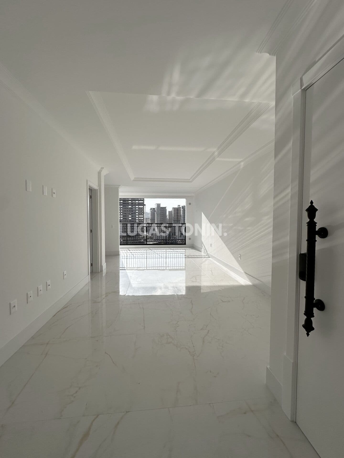 Apartamento 3 Suítes e 3 Vagas Palazzo Parigi Vista Mar Meia Praia Itapema