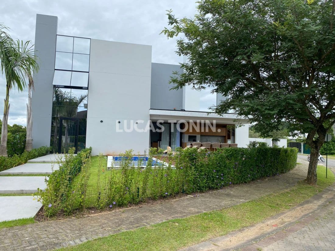 Casa em Condomínio 3 Suítes e 4 Vagas Reserva Yach Club Próximo Balneário Camboriú