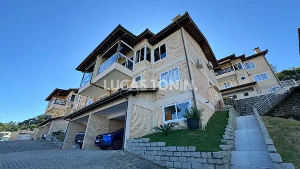 Sobrado Triplex em Condomínio Canto da Praia em Itapema Mobiliada com 3 Quartos Vista Espetacular