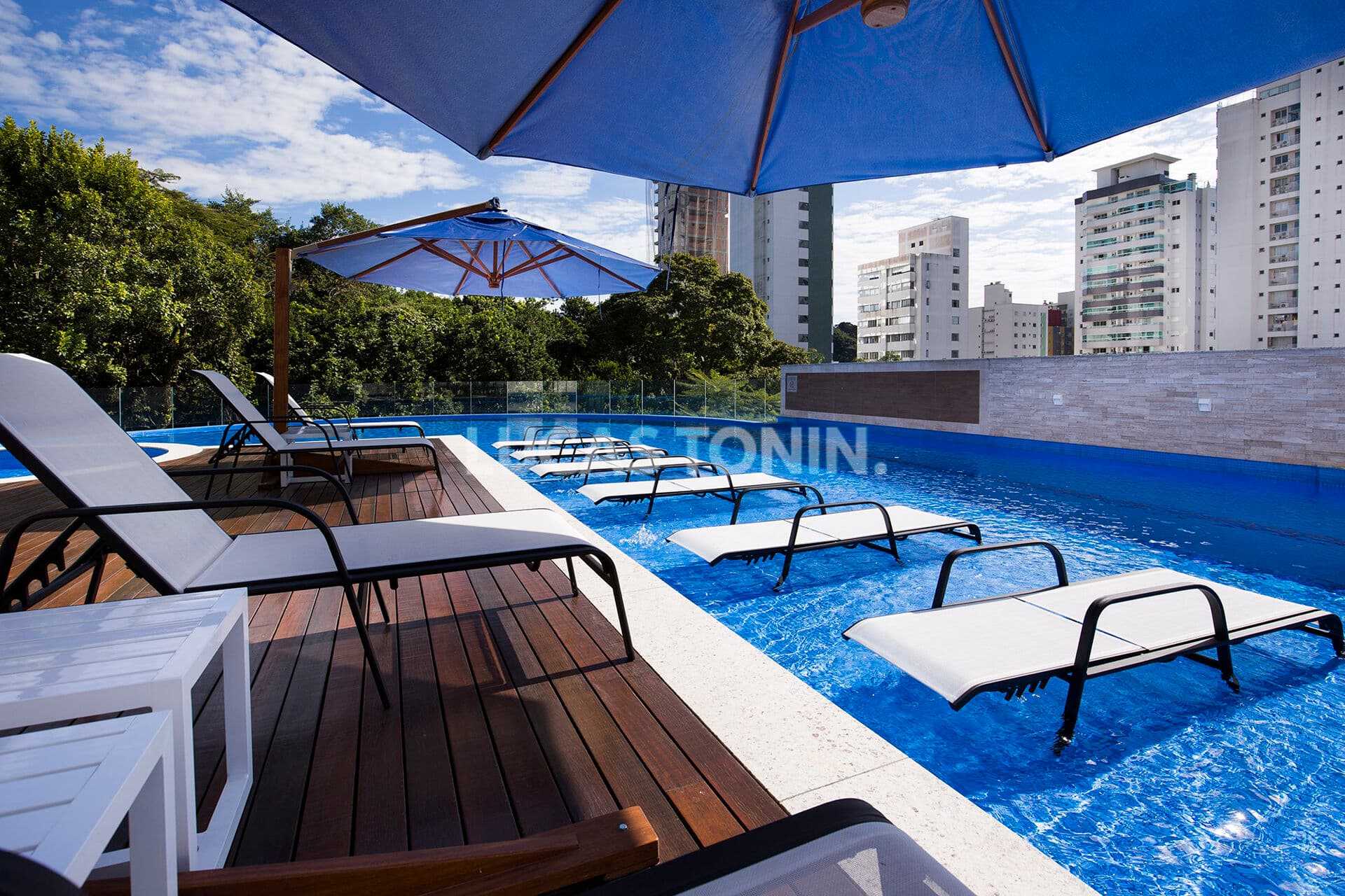 Apartamento Mobiliado 3 Suítes e 3 Vagas Alameda Jardins Quadra Mar Balneário Camboriú