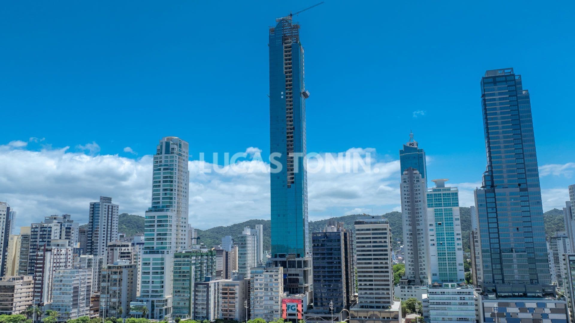 Cobertura Boreal Tower 376m² 5 Suítes 4 Vagas Oportunidade Frente Mar Balneário Camboriú
