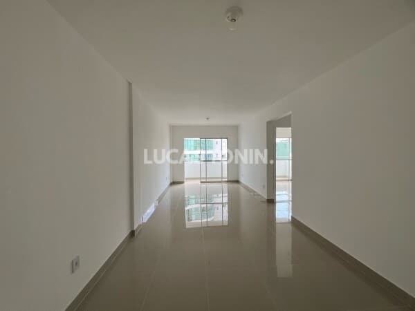 Apartamento na Avenida Brasil Barra Sul com 2 Quartos 1 Vaga Vista Mar Andar Alto